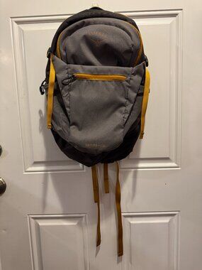 OSPREY Gray and Mustard Hiking Daypack